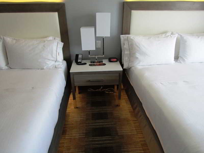 Holiday Inn Express & Suites San Diego - Mission Valley By Ihg Buitenkant foto