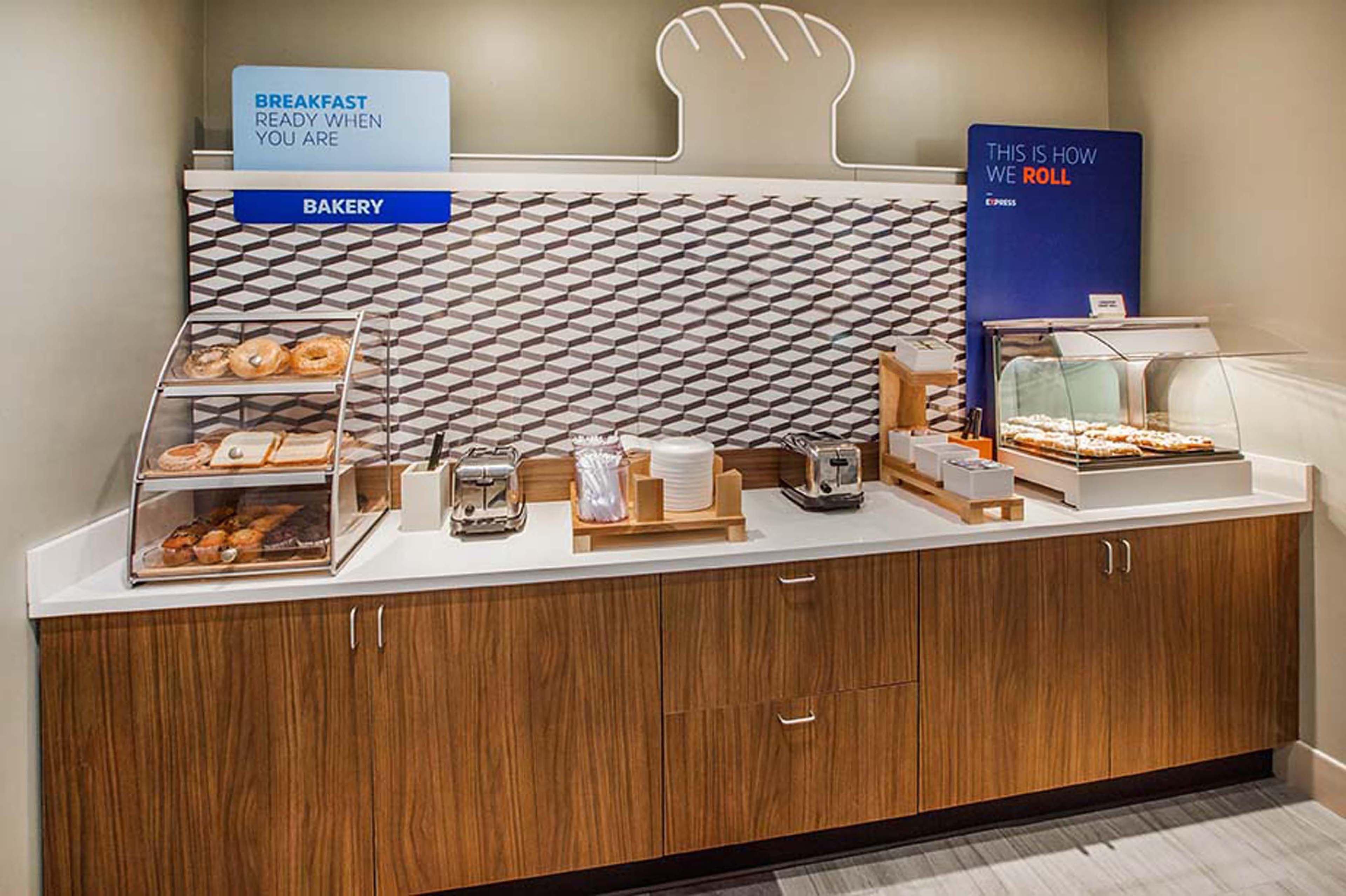Holiday Inn Express & Suites San Diego - Mission Valley By Ihg Buitenkant foto