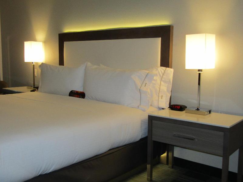 Holiday Inn Express & Suites San Diego - Mission Valley By Ihg Buitenkant foto