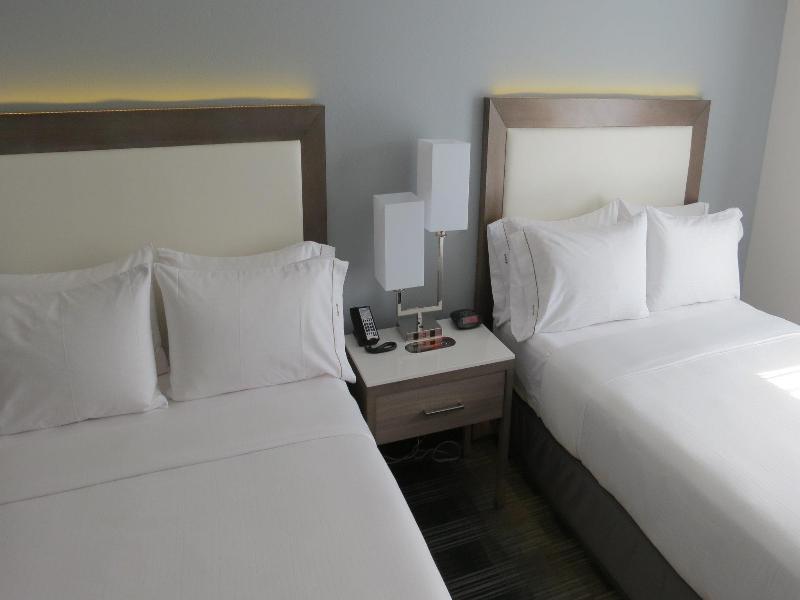 Holiday Inn Express & Suites San Diego - Mission Valley By Ihg Buitenkant foto