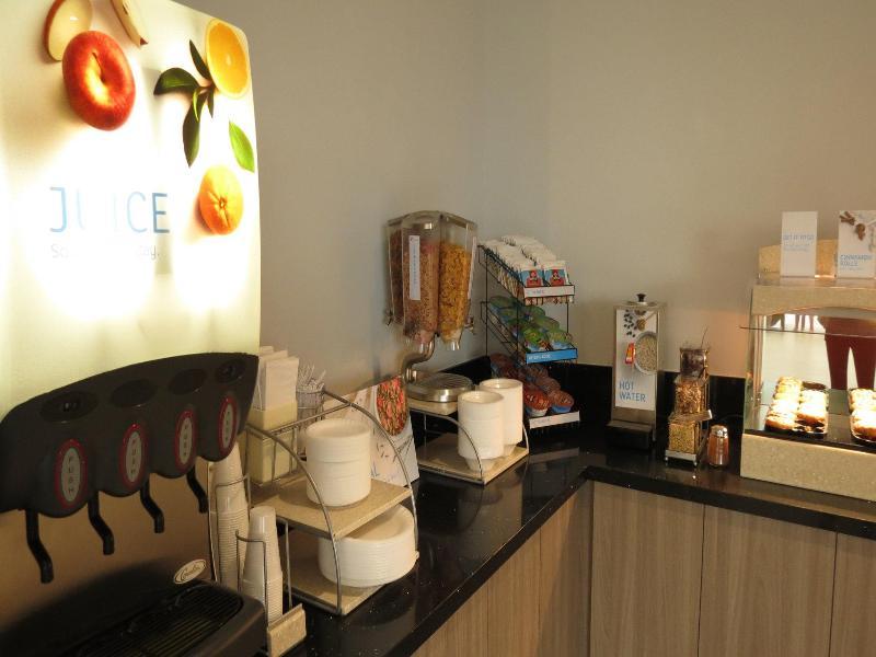 Holiday Inn Express & Suites San Diego - Mission Valley By Ihg Buitenkant foto